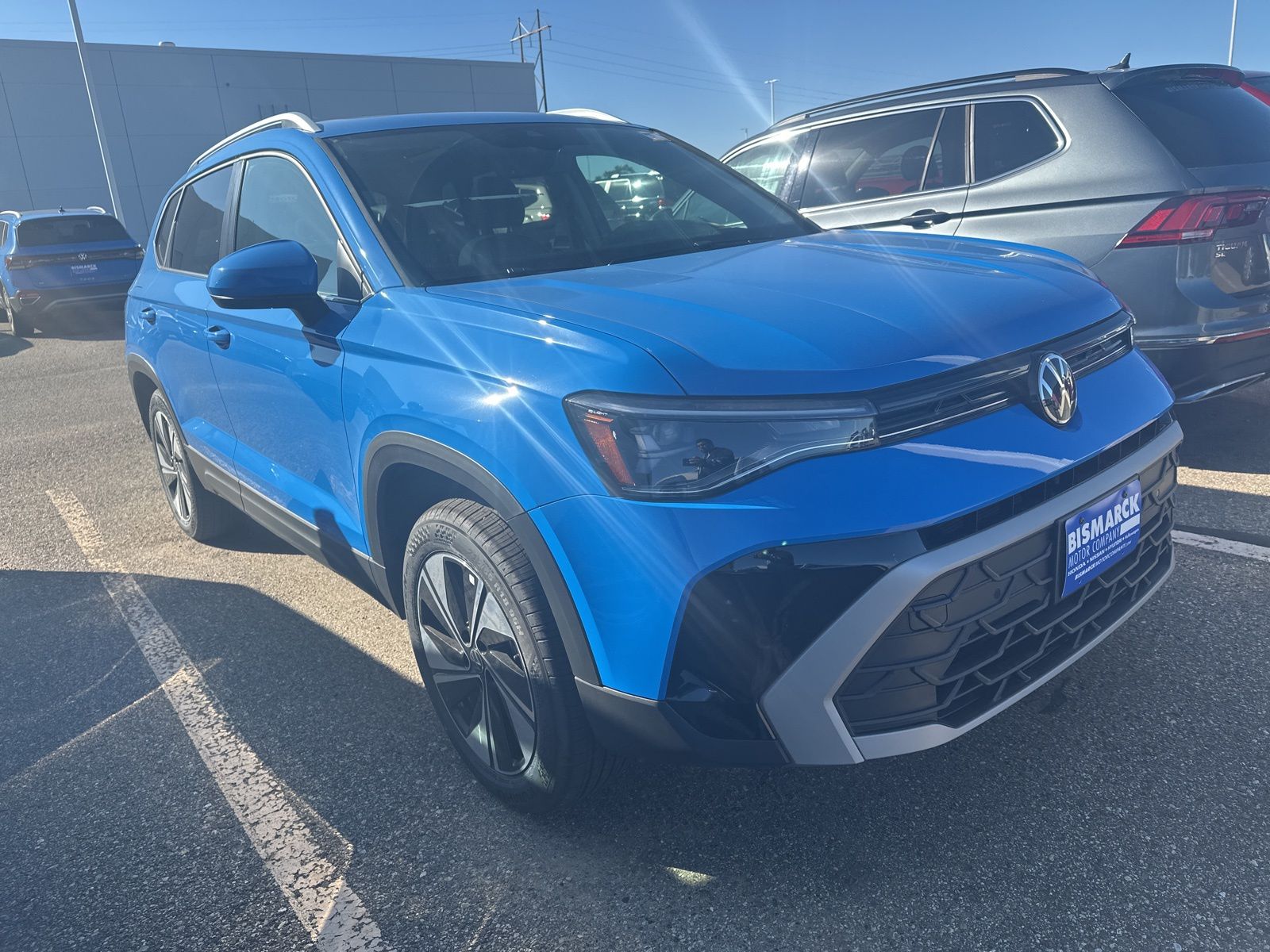 2025 Volkswagen Taos SE photo 3