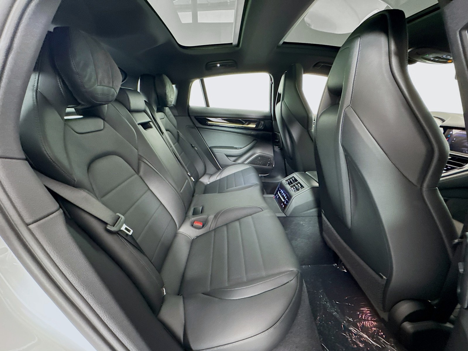 2025 Porsche Panamera 4 photo 24