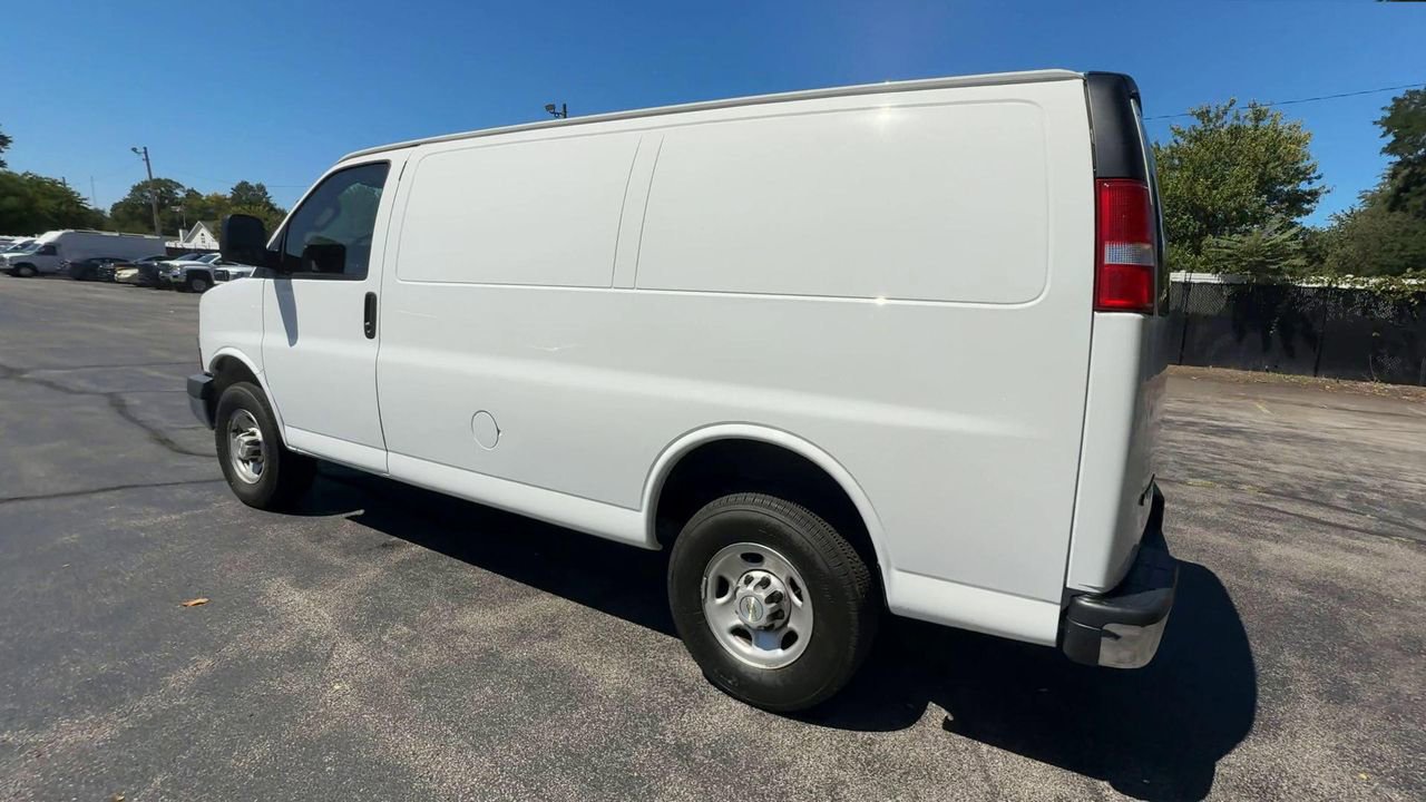 2023 Chevrolet Express 2500 Cargo photo 3