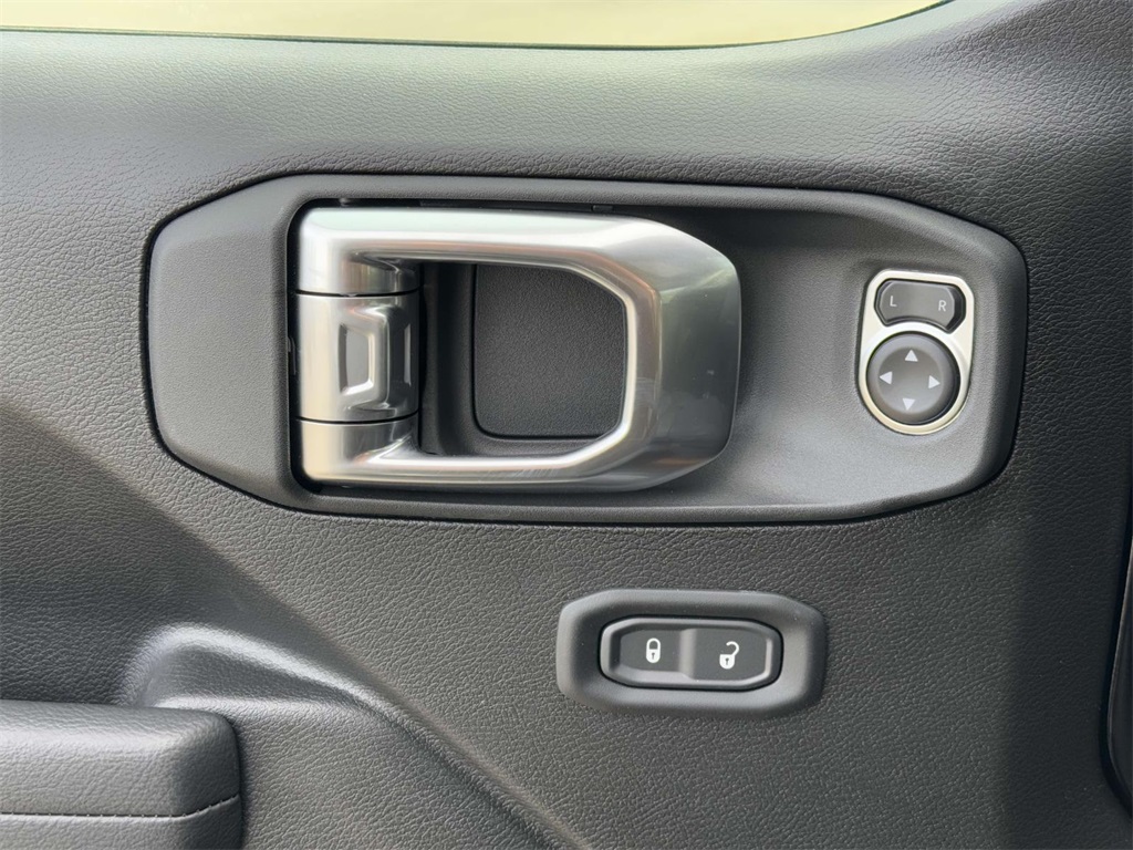 2025 Jeep Wrangler Sport S photo 7