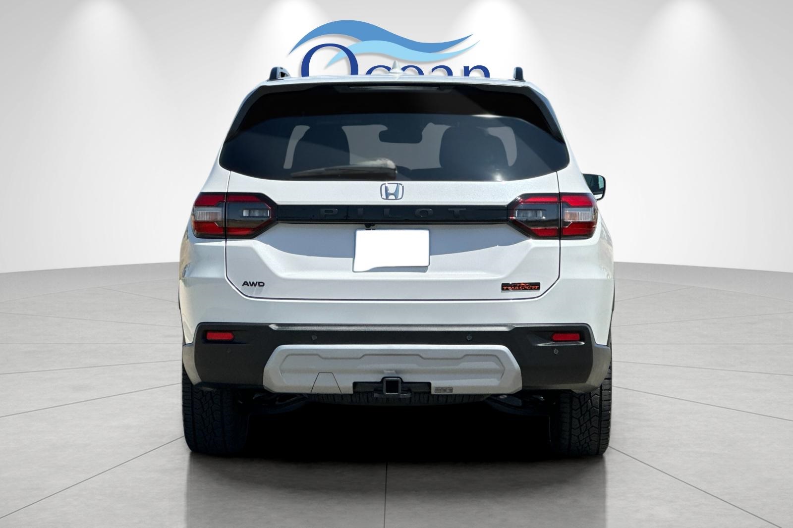 2025 Honda Pilot TrailSport photo 3