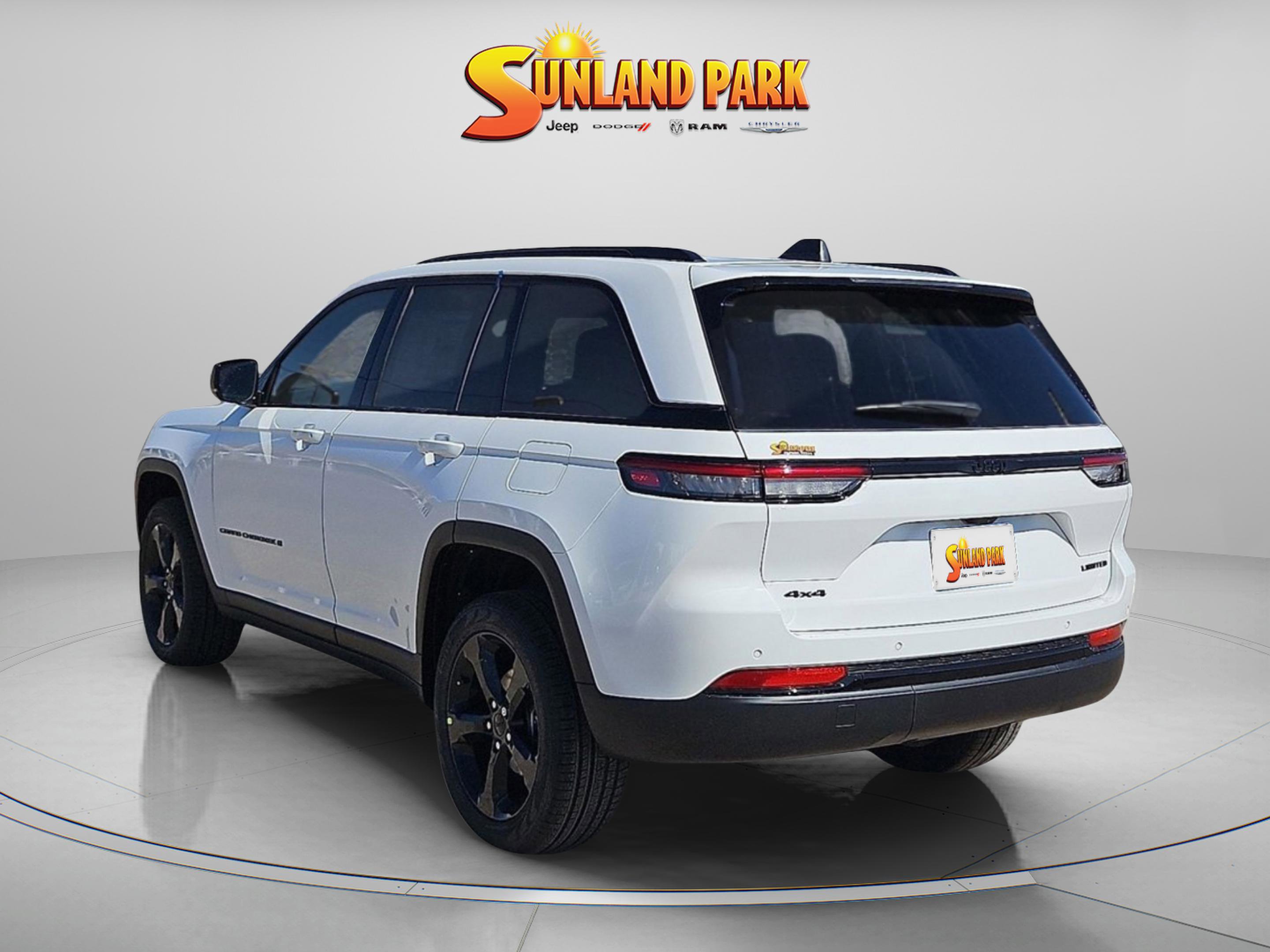 2025 Jeep Grand Cherokee Limited photo 3