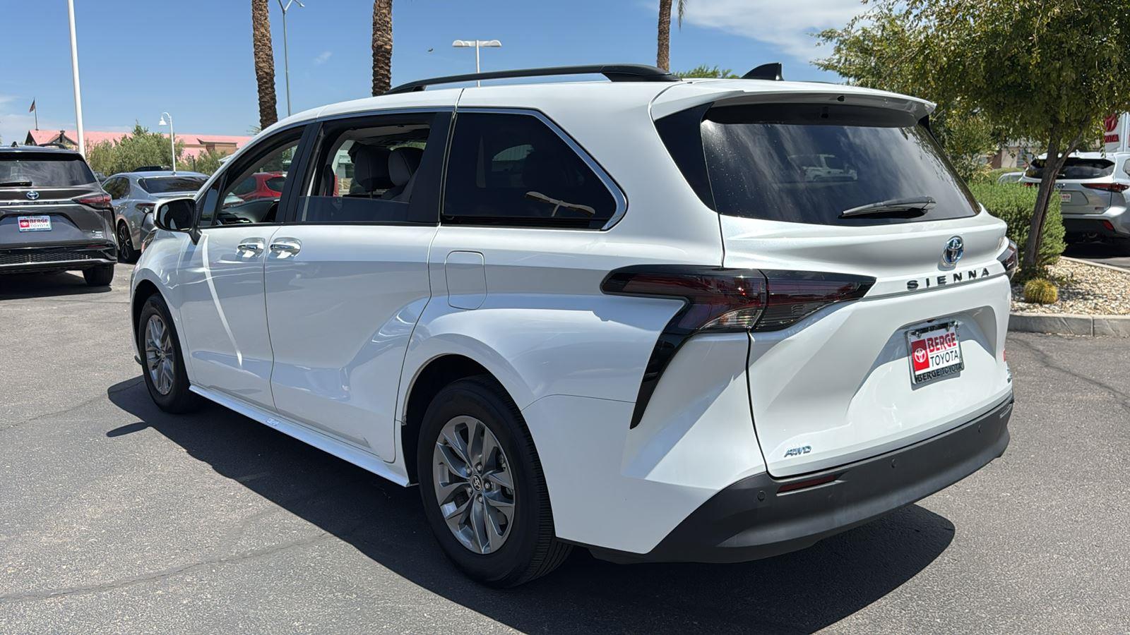 2024 Toyota Sienna XLE photo 5