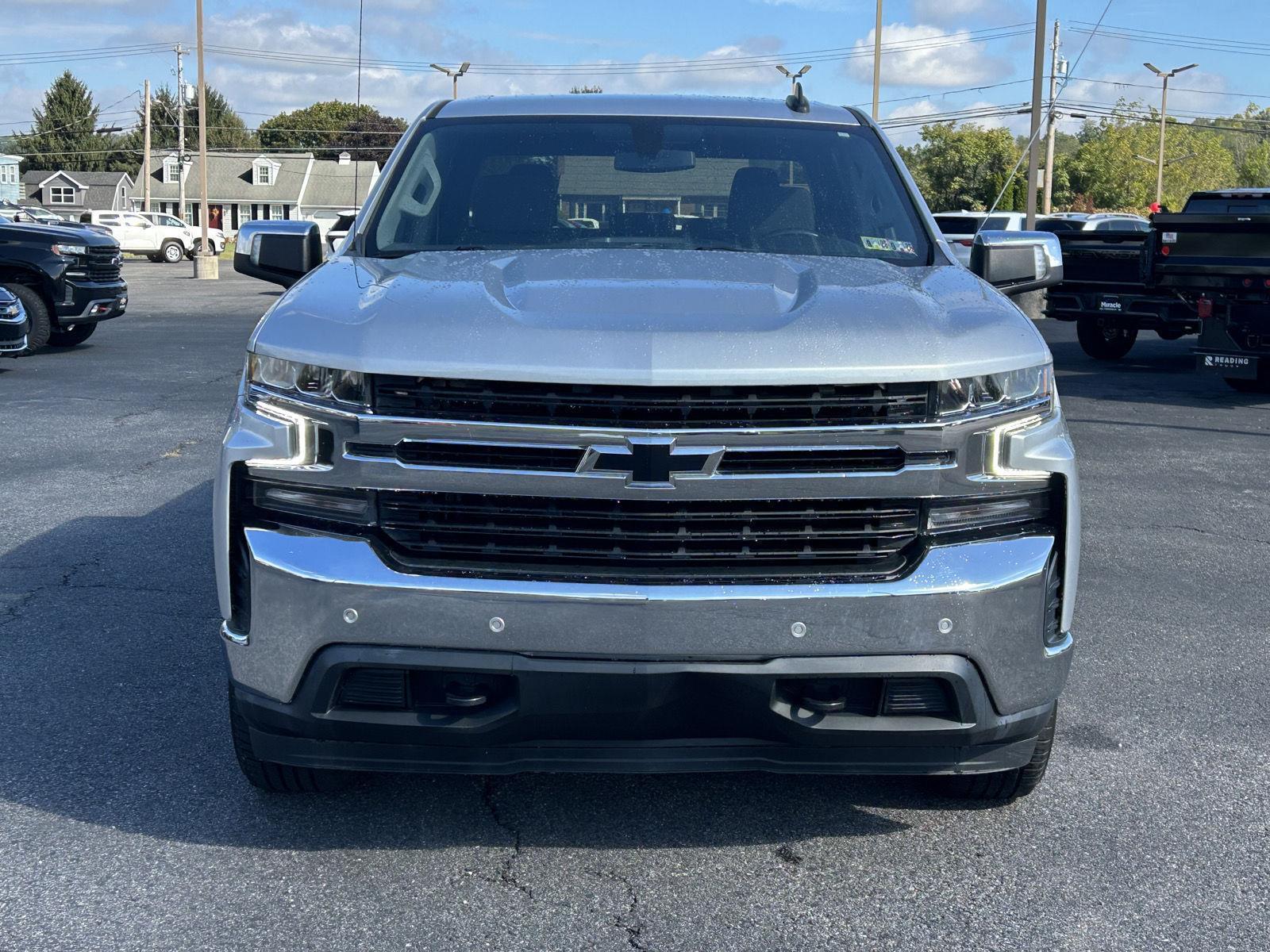 2022 Chevrolet Silverado 1500 LT photo 2