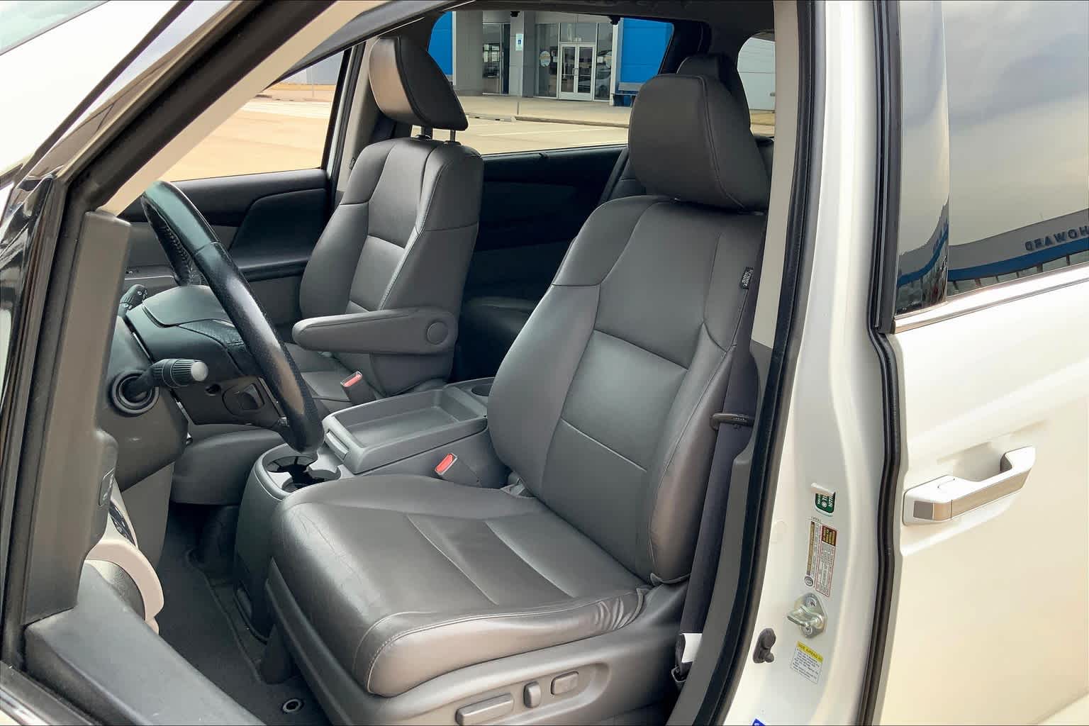 2015 Honda Odyssey Touring Elite photo 6