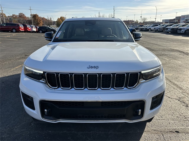 2023 Jeep Grand Cherokee Overland photo 3