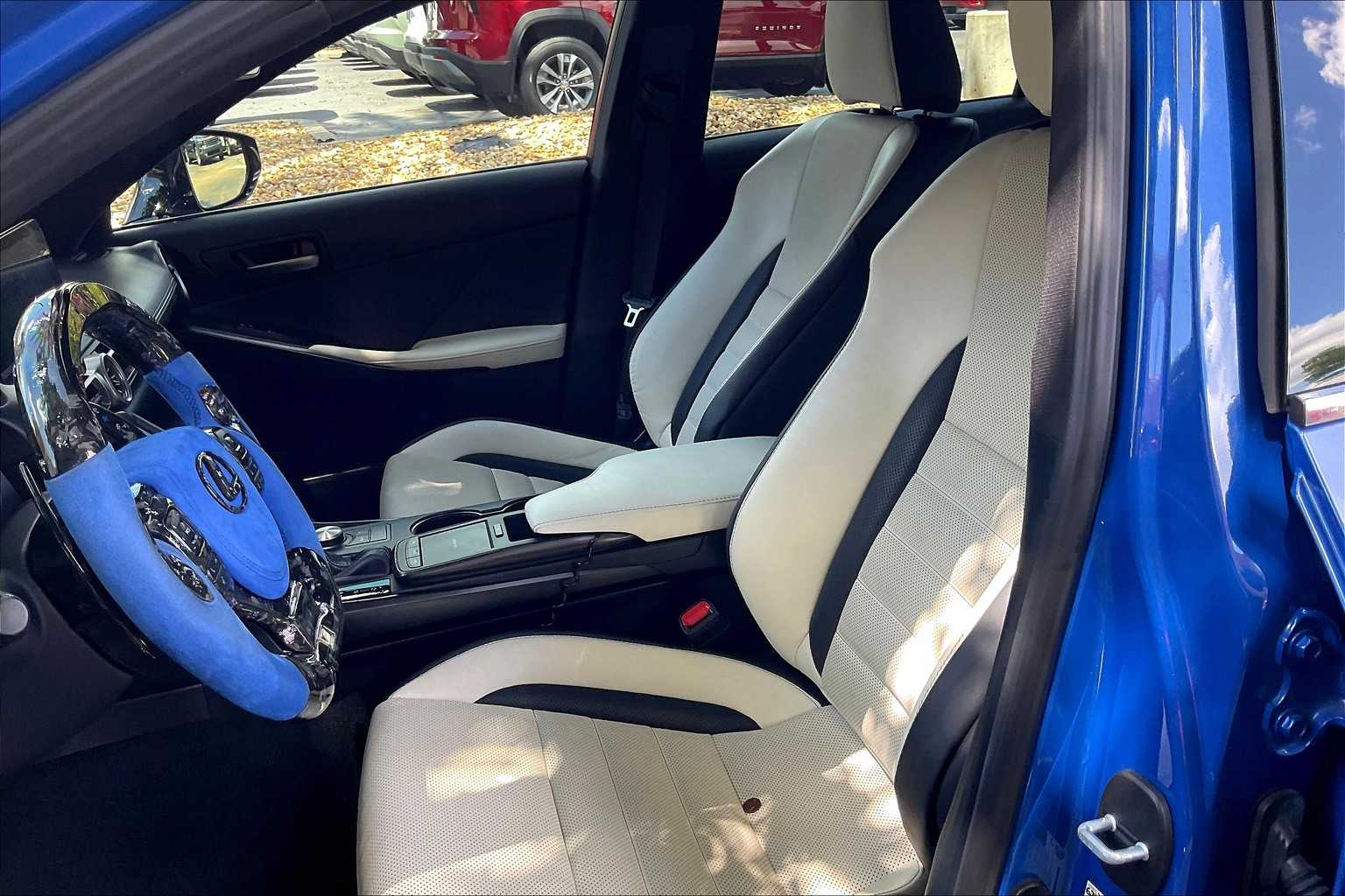 2022 Lexus IS F SPORT photo 24