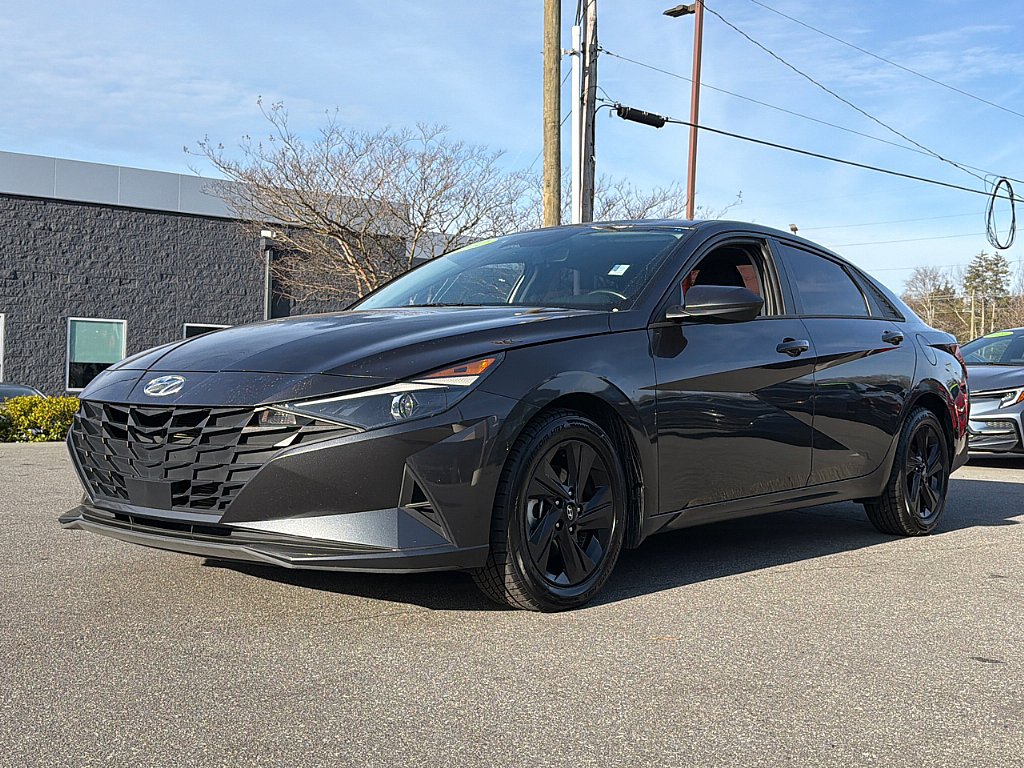 2022 Hyundai Elantra SEL's photo