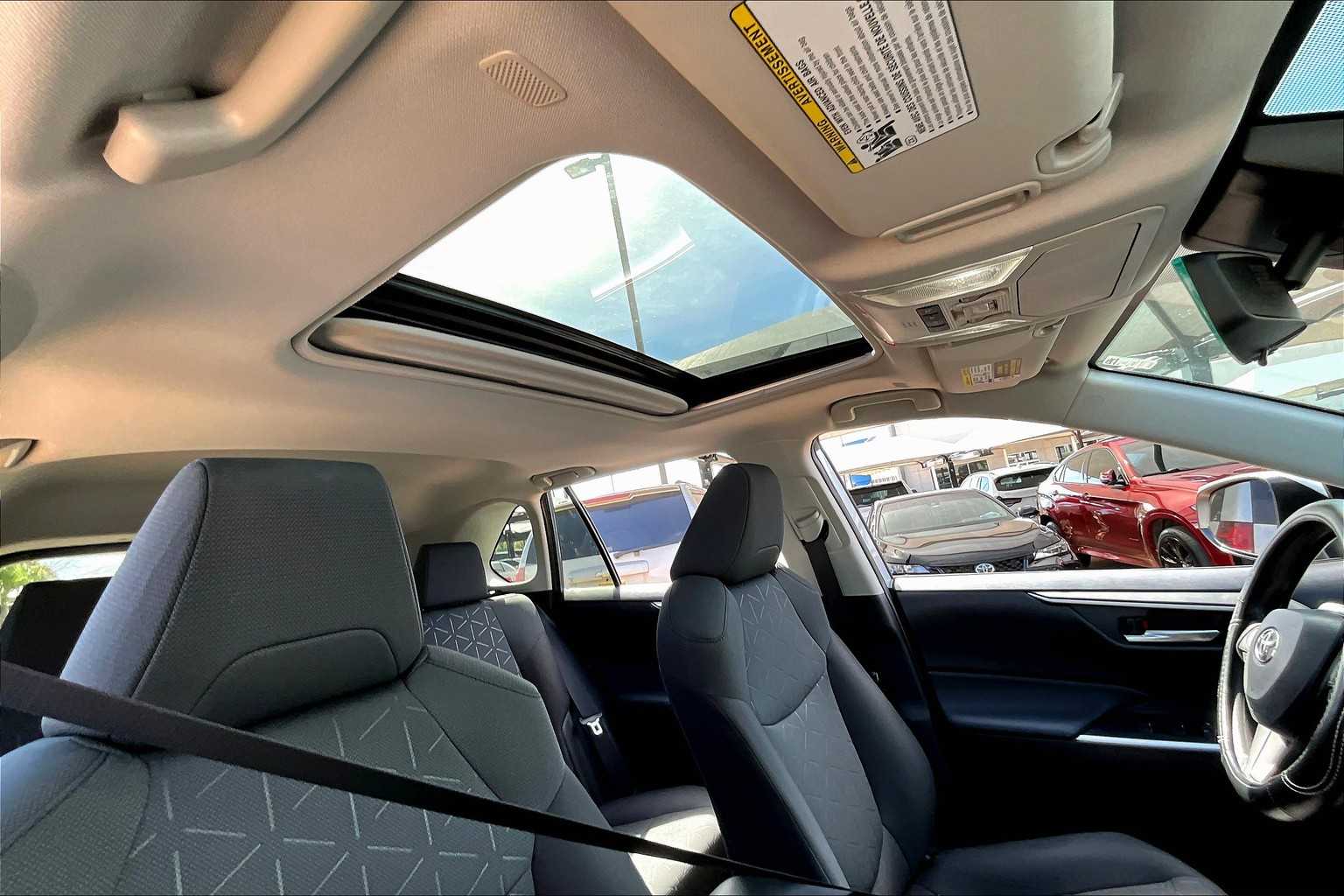2023 Toyota RAV4 XLE photo 10
