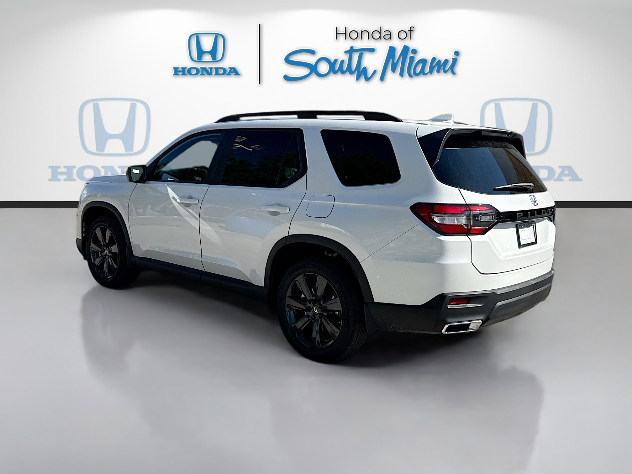 2025 Honda Pilot Sport photo 3