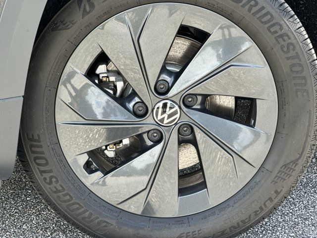 2025 Volkswagen Taos S photo 2