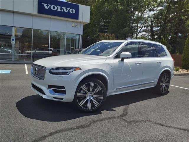 2025 Volvo XC90 T8 Plus photo 2