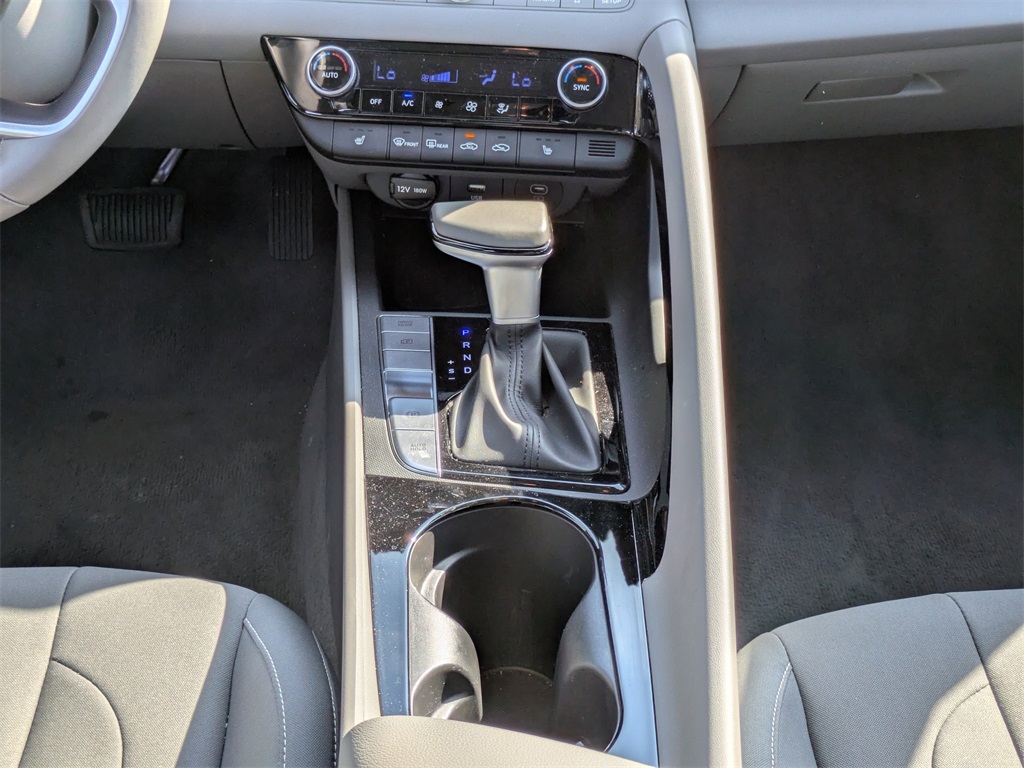 2024 Hyundai Elantra SEL Convenience photo 19