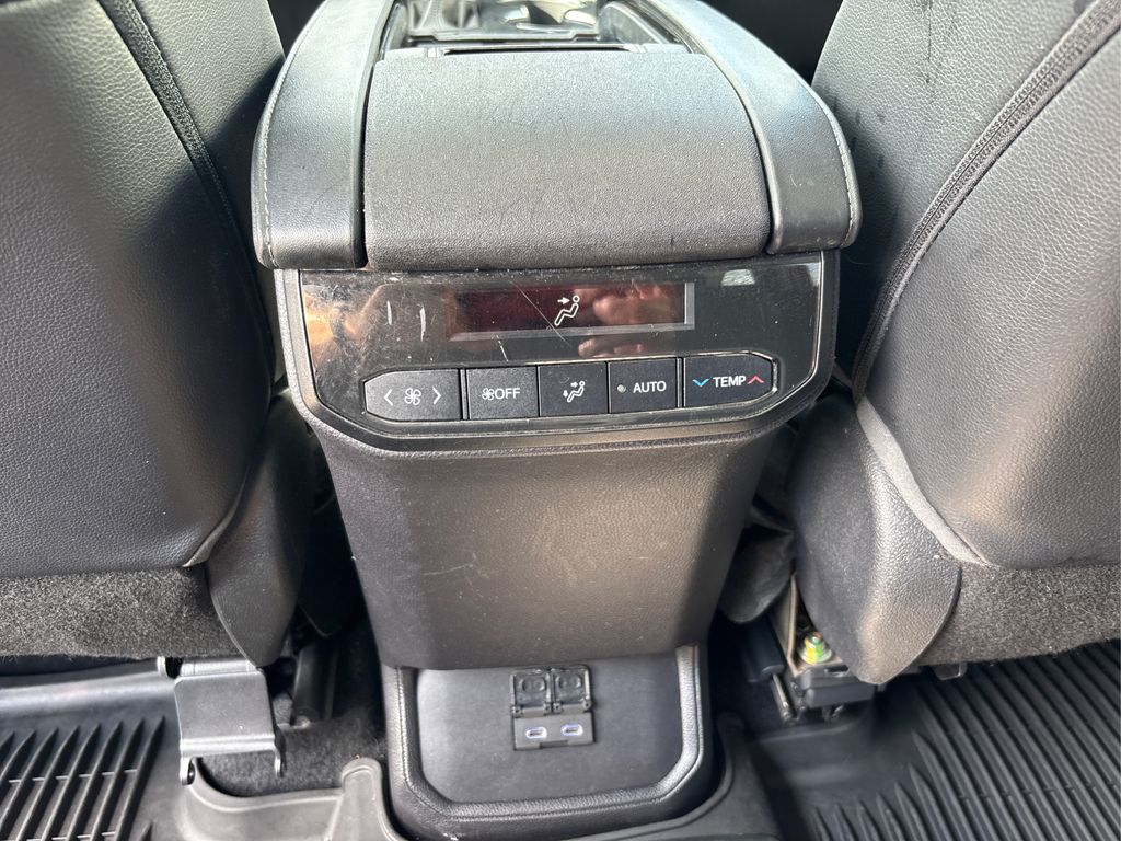 2022 Toyota Highlander XLE photo 35