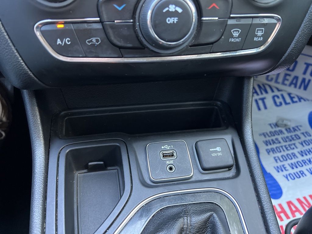 2020 Jeep Cherokee Altitude photo 23
