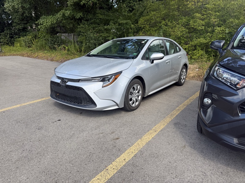 2022 Toyota Corolla LE photo 3