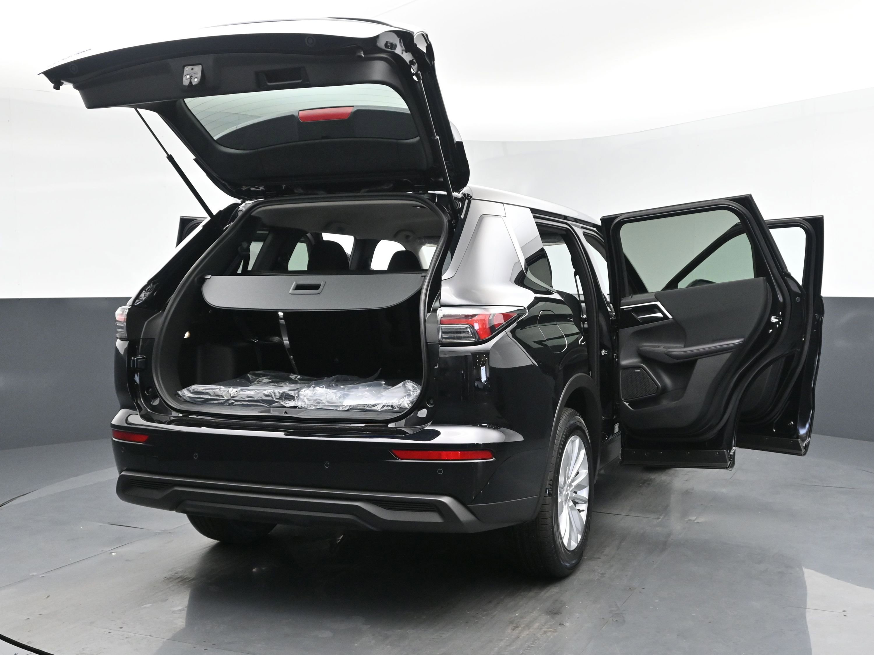2025 Mitsubishi Outlander ES photo 29