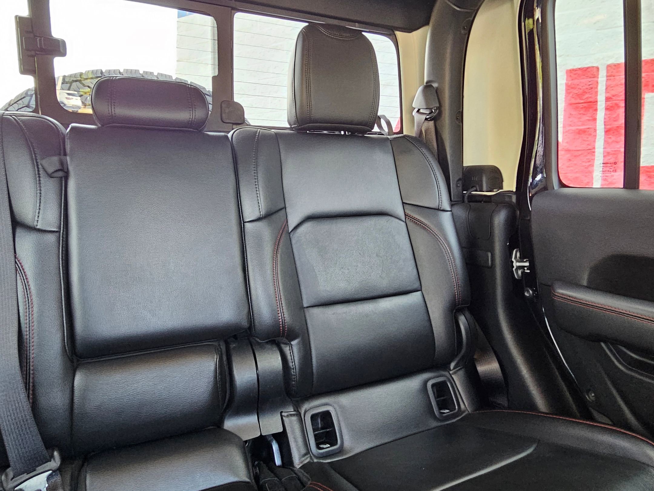 2020 Jeep Gladiator Rubicon photo 27