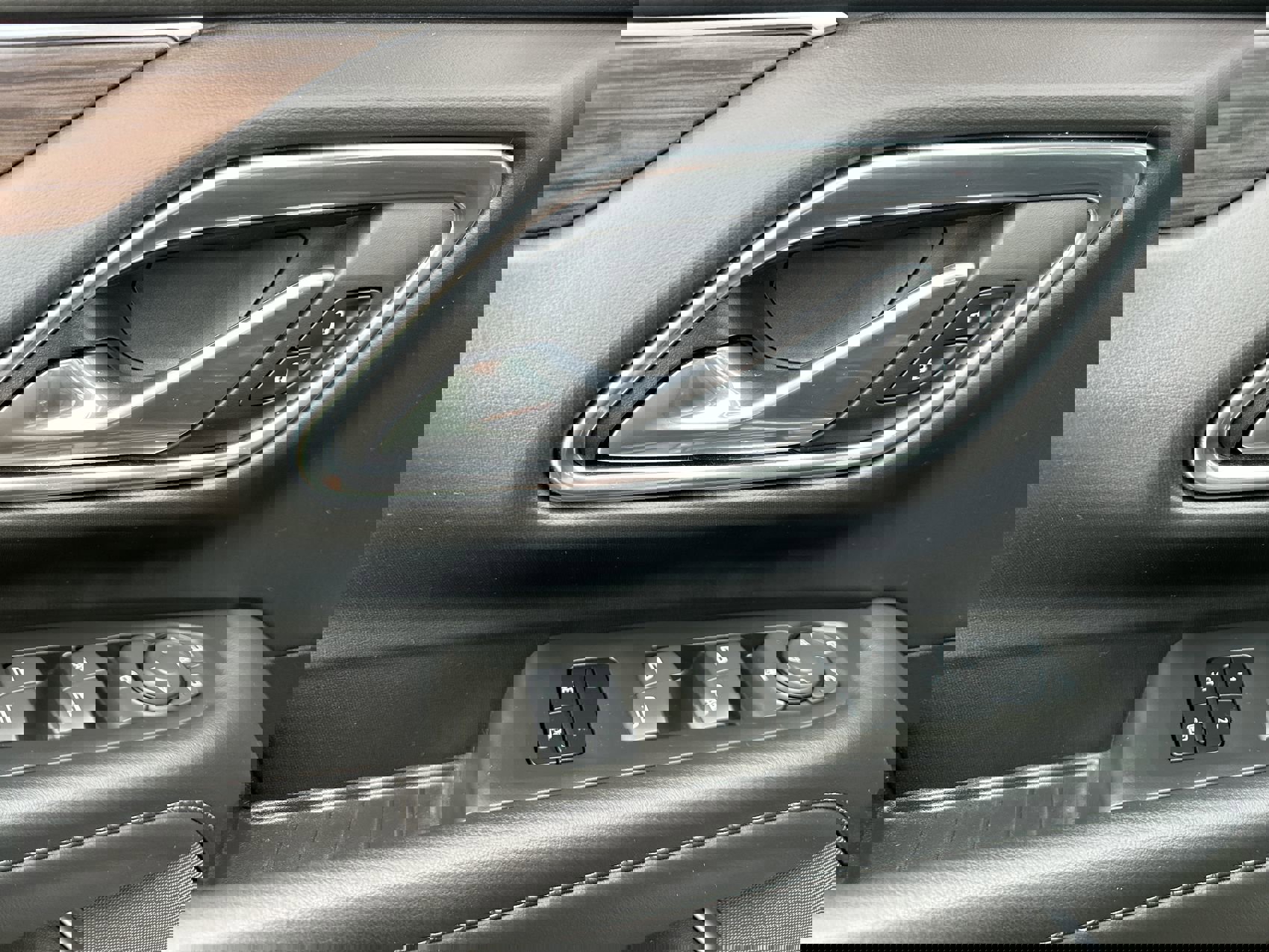 2022 Chevrolet Tahoe LT photo 13