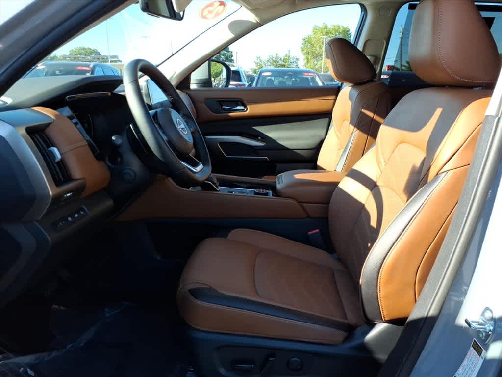 2025 Nissan Pathfinder Platinum photo 6