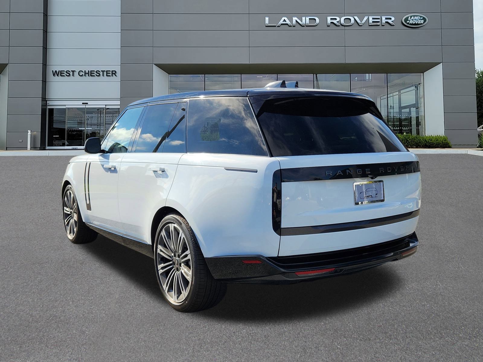 2025 Land Rover Range Rover SE photo 3