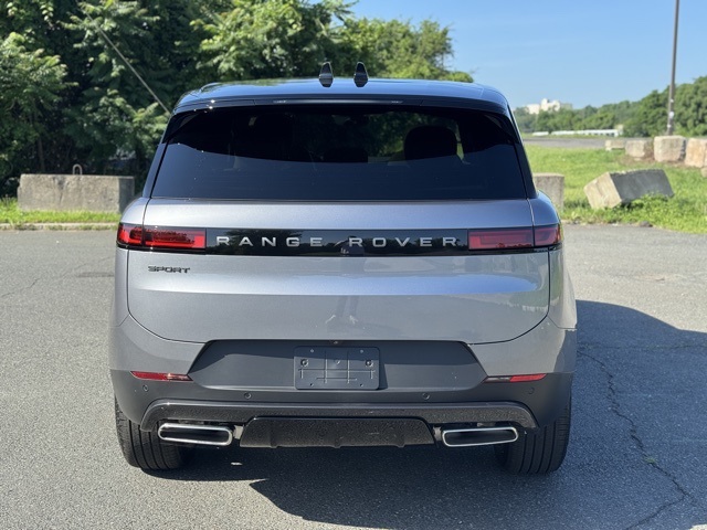2025 Land Rover Range Rover Sport SE photo 4