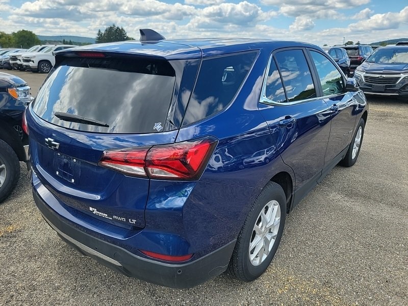 2022 Chevrolet Equinox LT photo 2