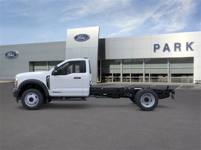 2025 Ford F-450 photo 3