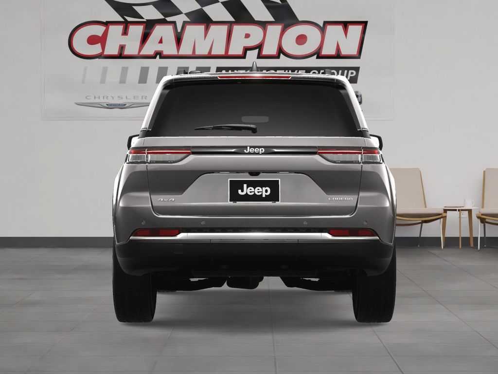 2025 Jeep Grand Cherokee Laredo photo 10