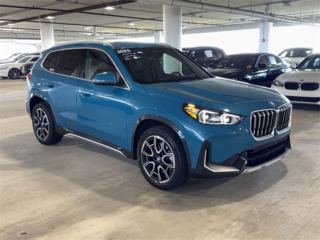 2025 BMW X1 28i's photo
