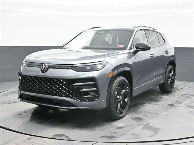 2026 Volkswagen Tiguan SE R-LINE BLACK's photo