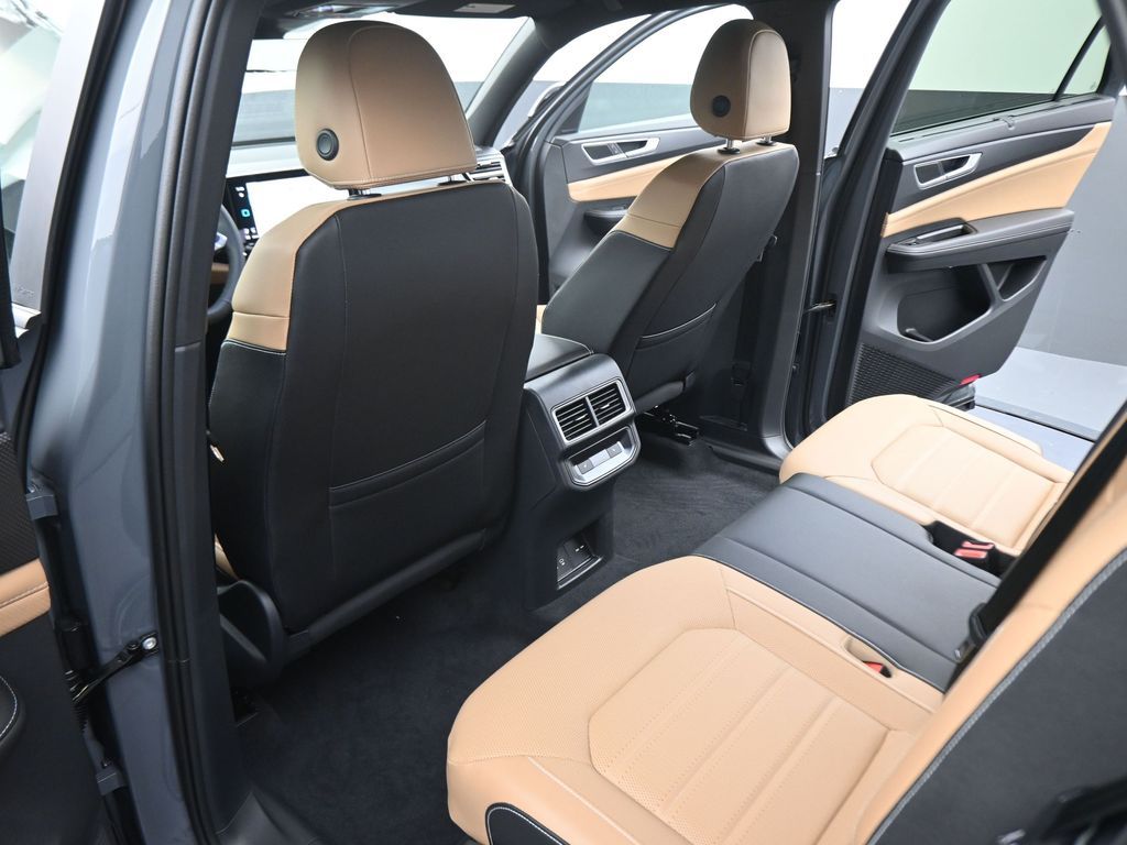 2025 Volkswagen Atlas Cross Sport SEL R-Line photo 37