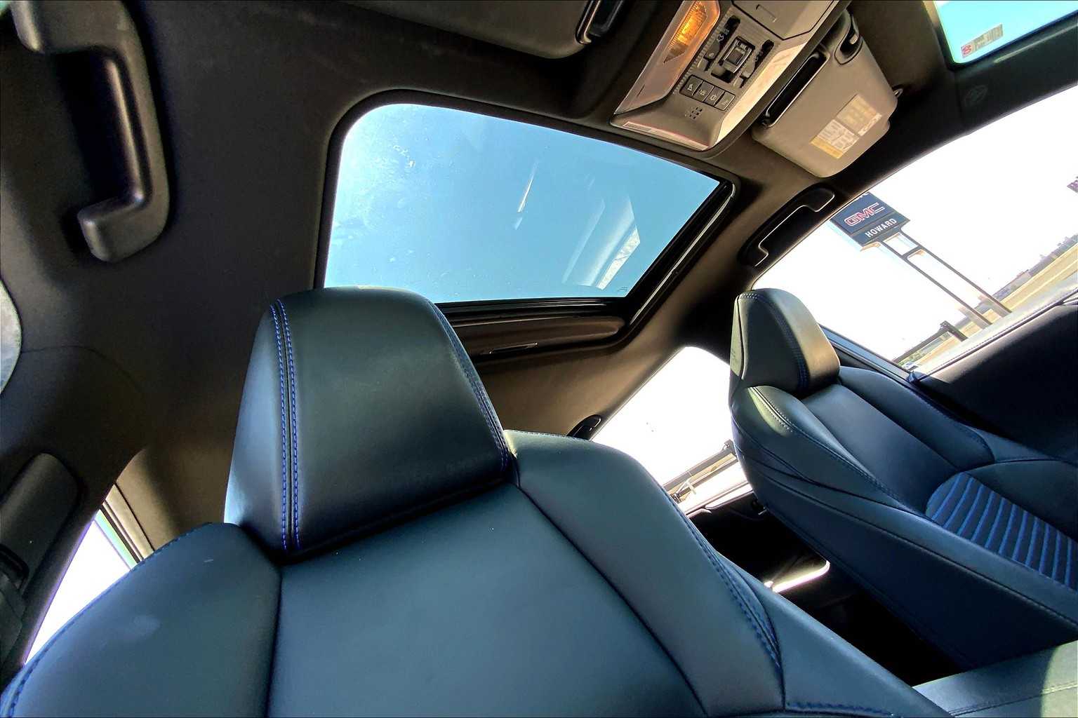 2019 Toyota RAV4 Hybrid XSE photo 12