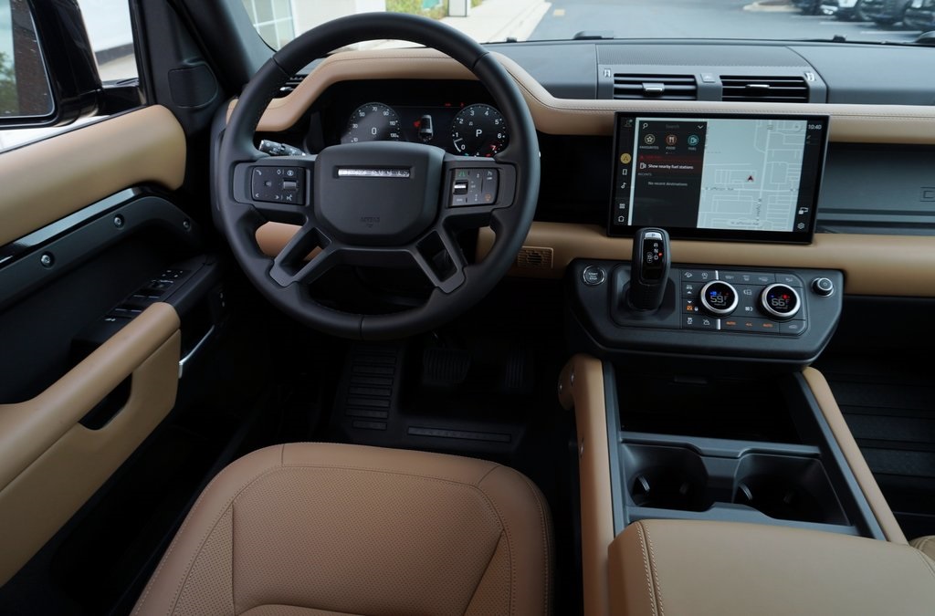 2025 LAND ROVER DEFENDER - Image 15
