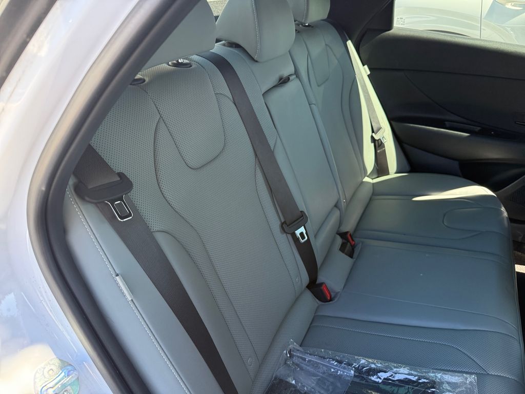 2025 Hyundai Elantra Hybrid Limited photo 16