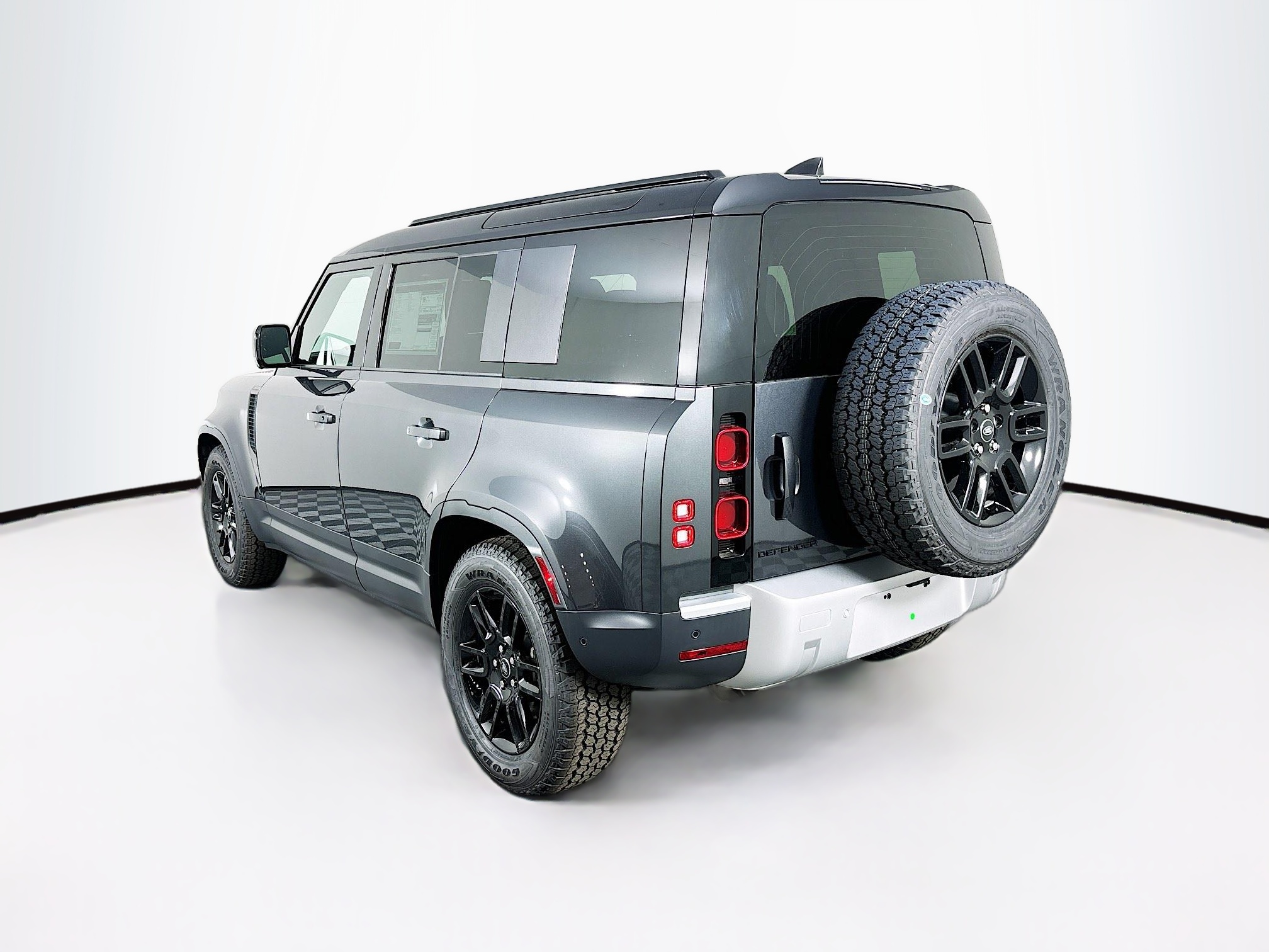 2025 Land Rover Defender 110 S photo 4