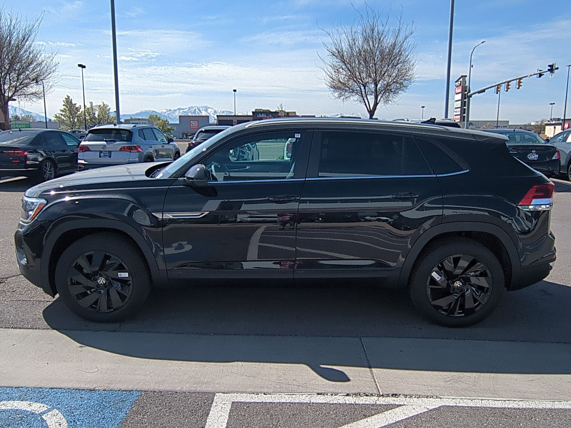 2025 Volkswagen Atlas Cross Sport SE Technology photo 6