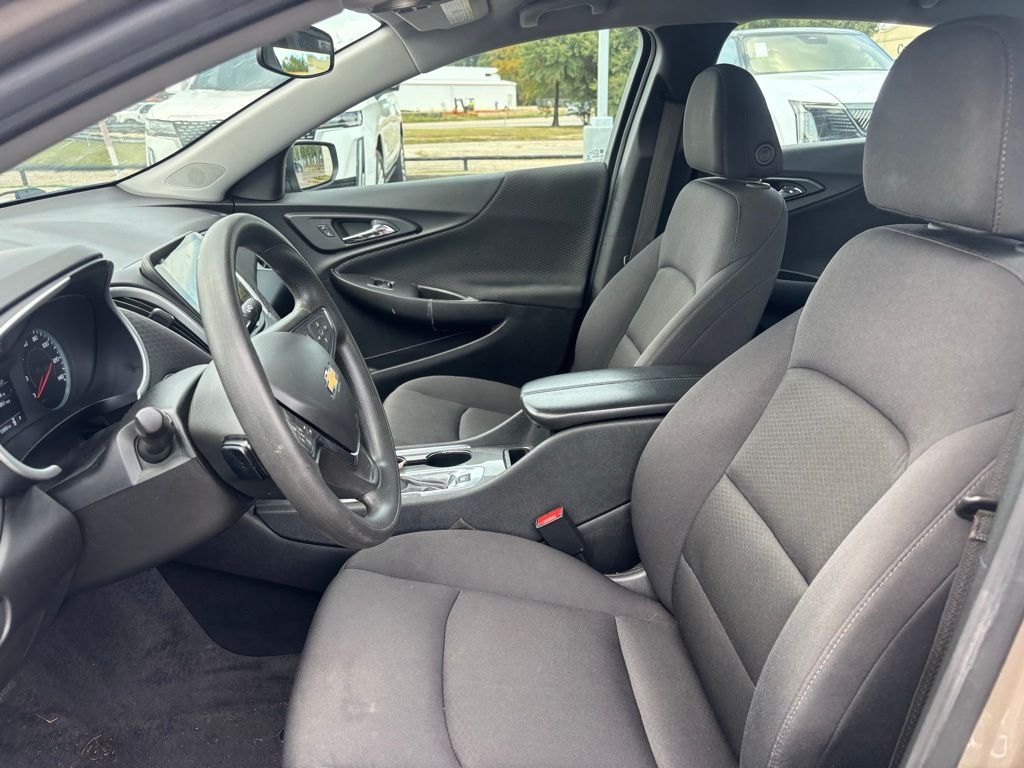 2024 Chevrolet Malibu 1LT photo 5