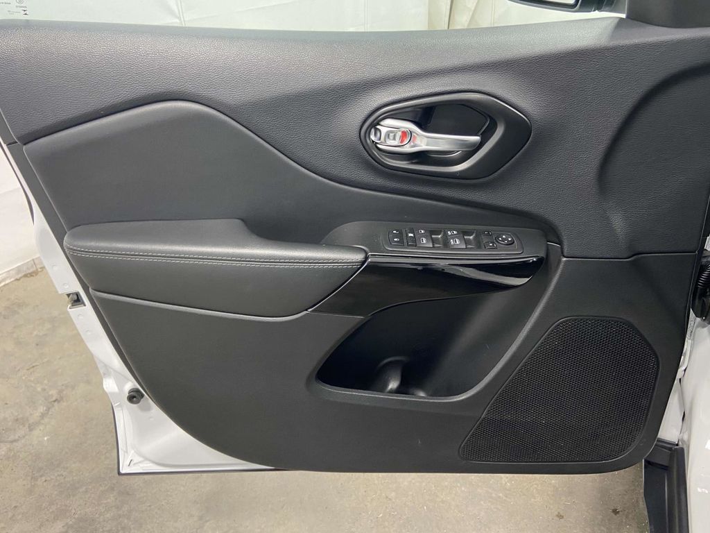 2023 Jeep Cherokee Altitude photo 10