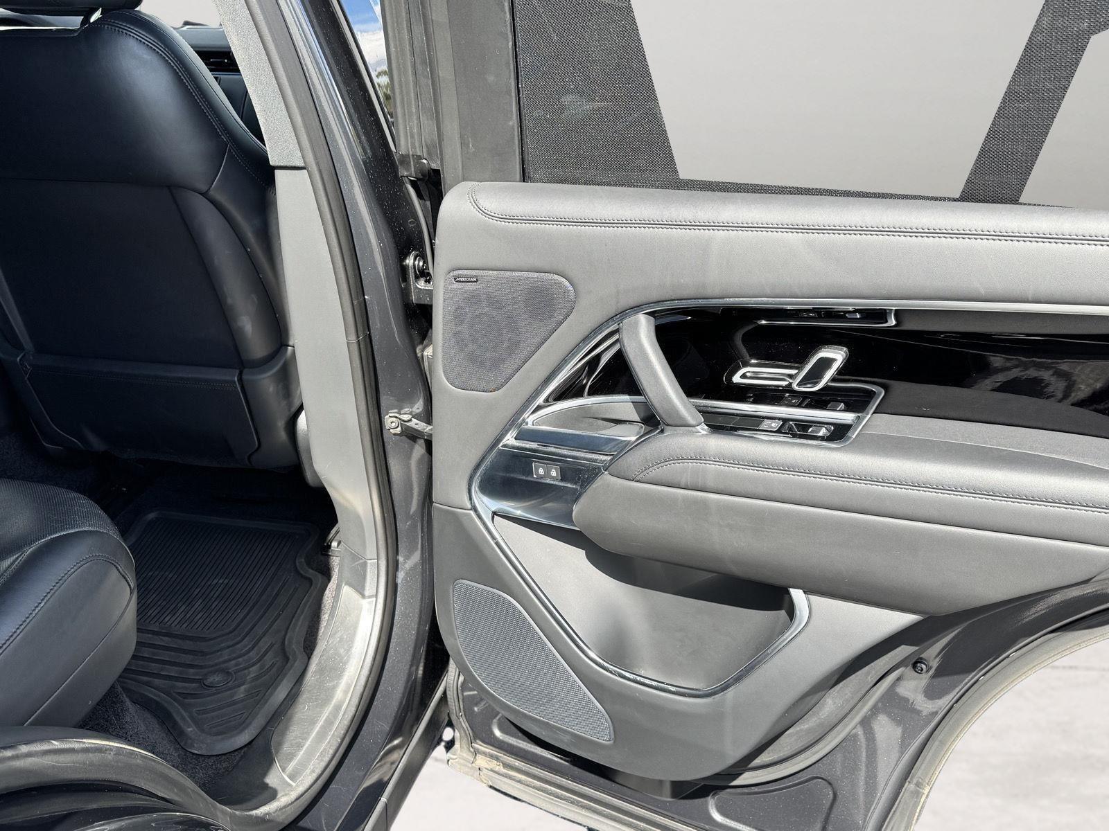 2023 Land Rover Range Rover SE photo 21