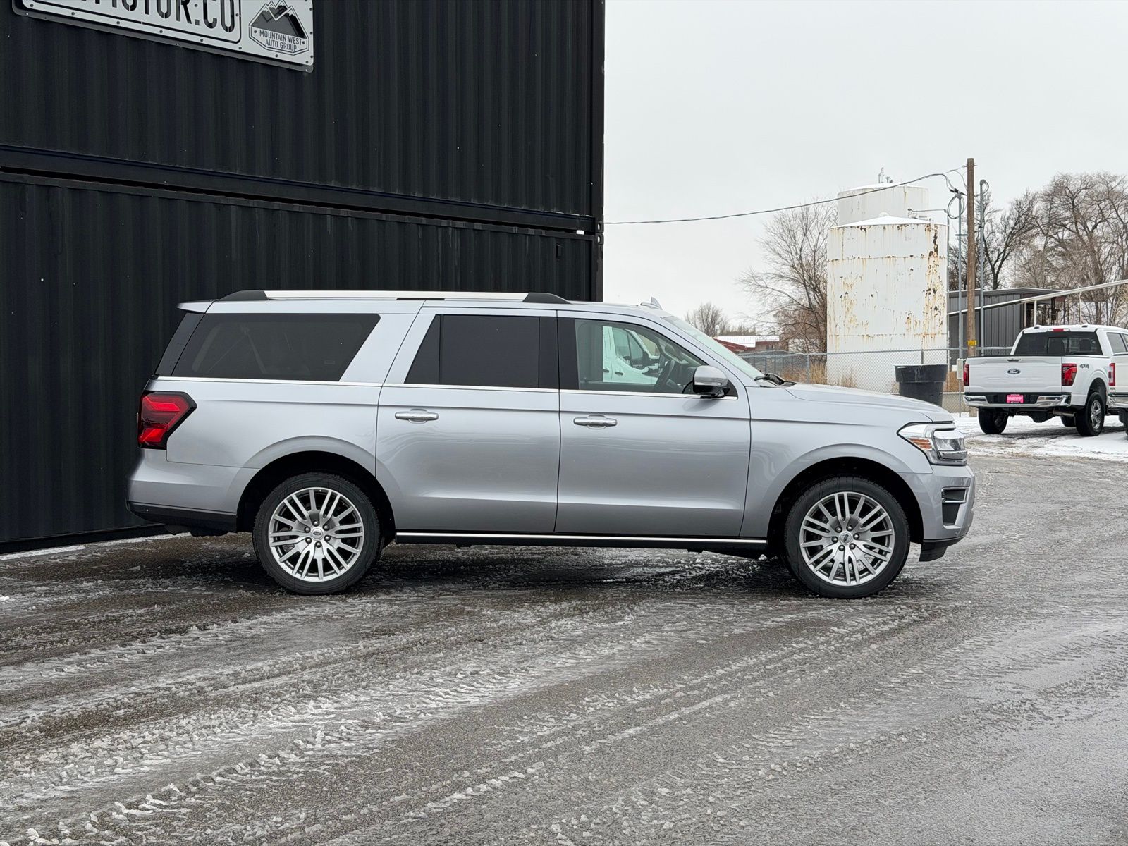 View vehicle photo 6