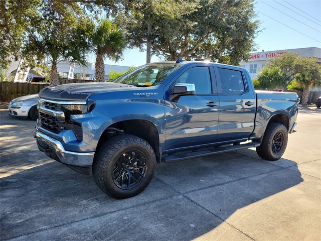 2024 Chevrolet Silverado 1500 LT photo 3
