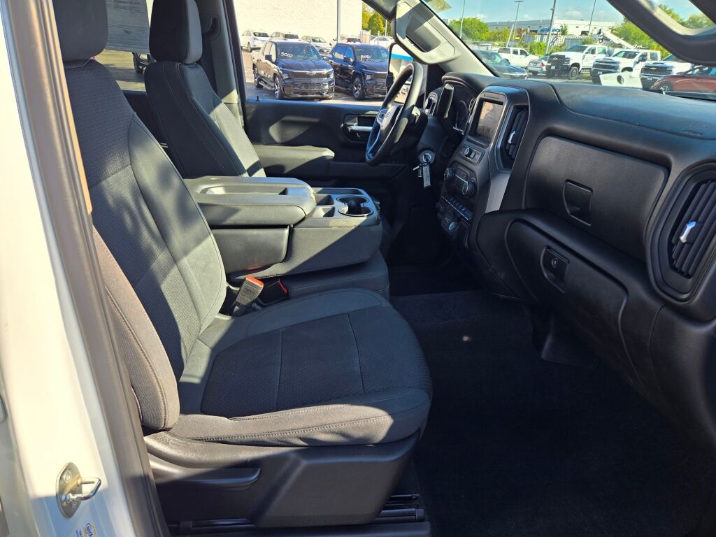2021 Chevrolet Silverado 2500HD Custom photo 3