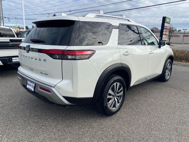2023 Nissan Pathfinder SL photo 3