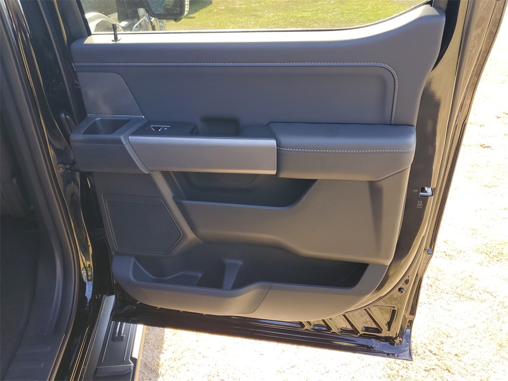 2025 Ford F-150 XLT photo 29