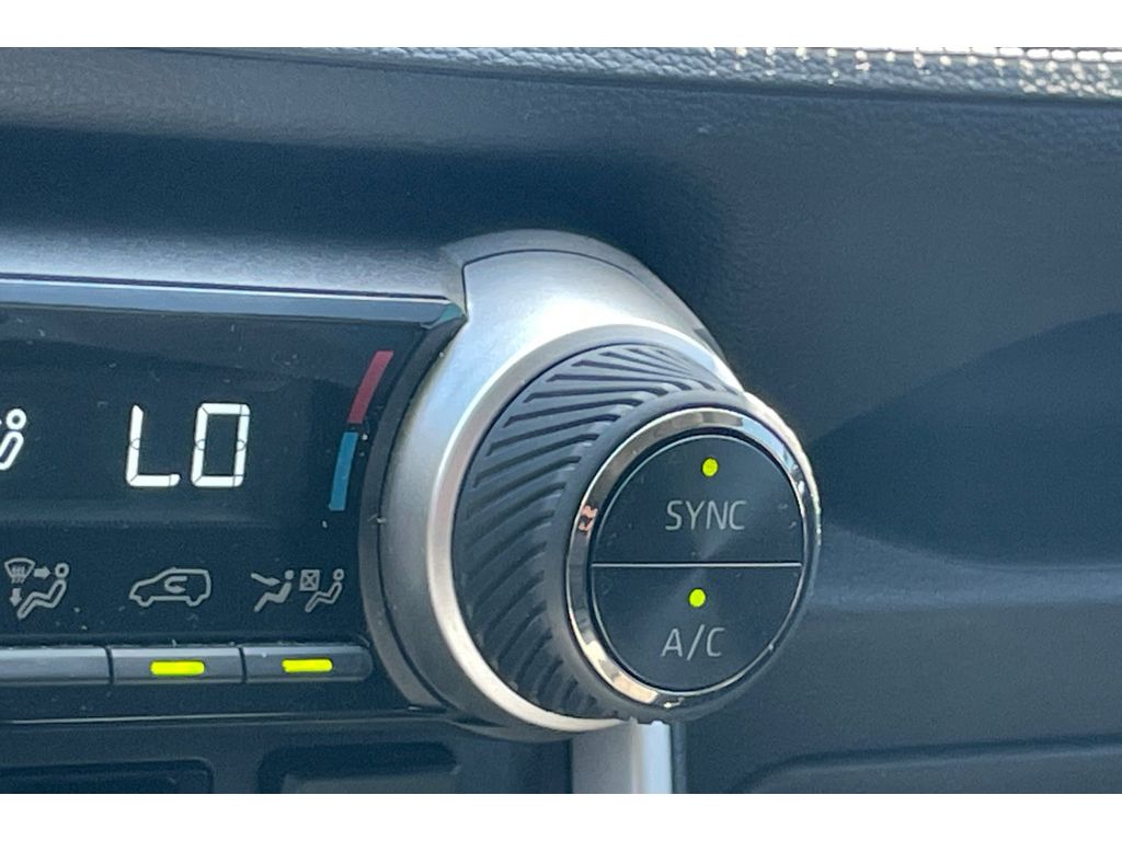 2023 Toyota RAV4 XLE photo 27