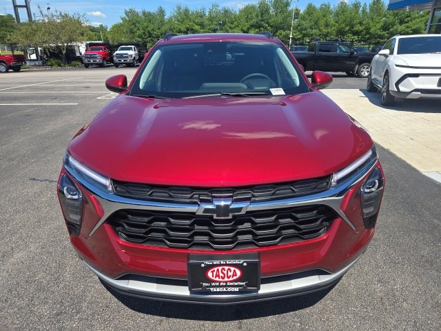 2025 Chevrolet Trax LT photo 2