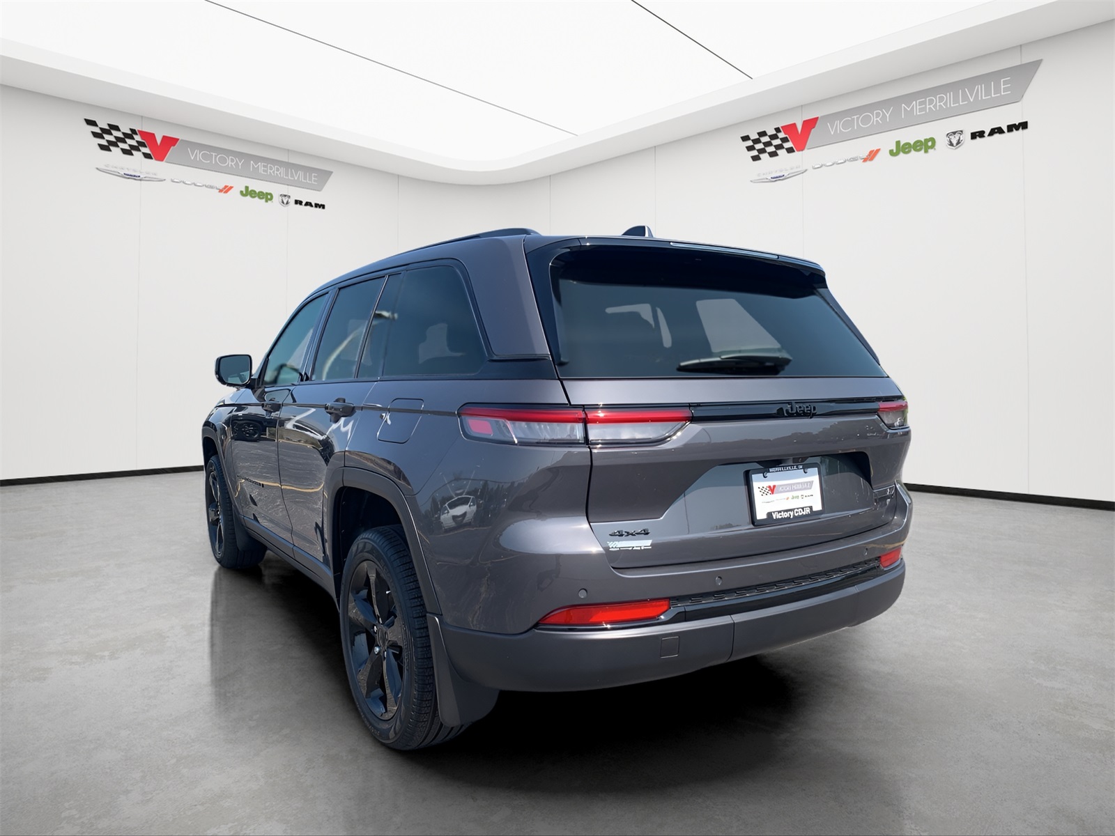 2025 Jeep Grand Cherokee Limited photo 2