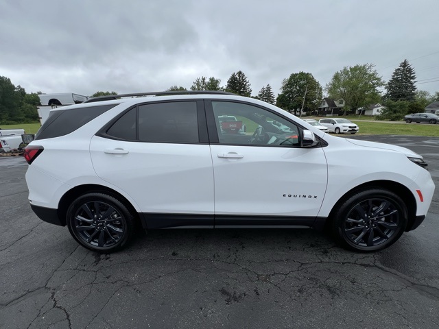 2024 Chevrolet Equinox RS photo 2