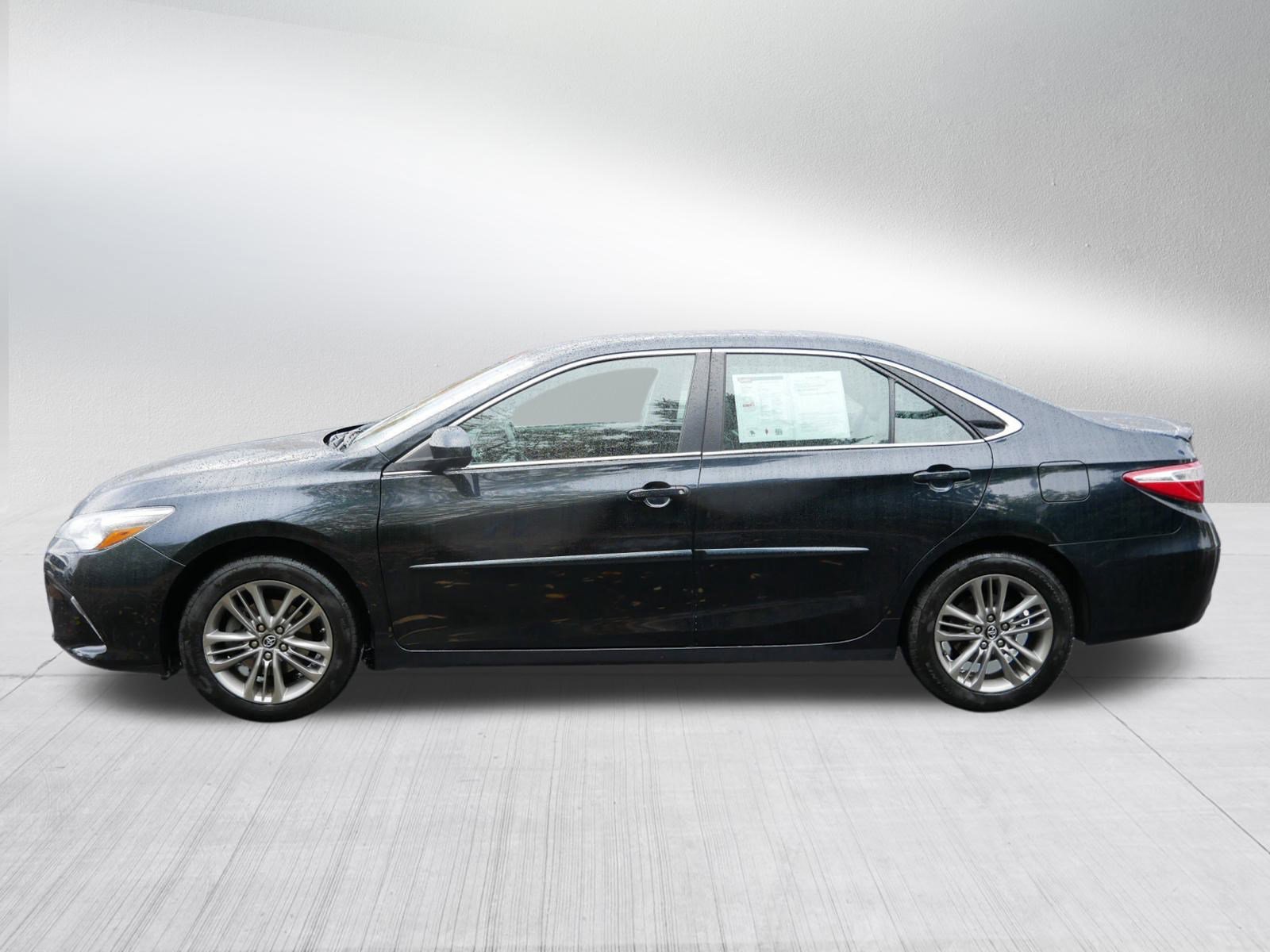 2017 Toyota Camry SE photo 4